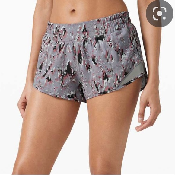 Lululemon Hotty hot short ll 2.5” floral flux grey size 4 - Picture 1 of 7